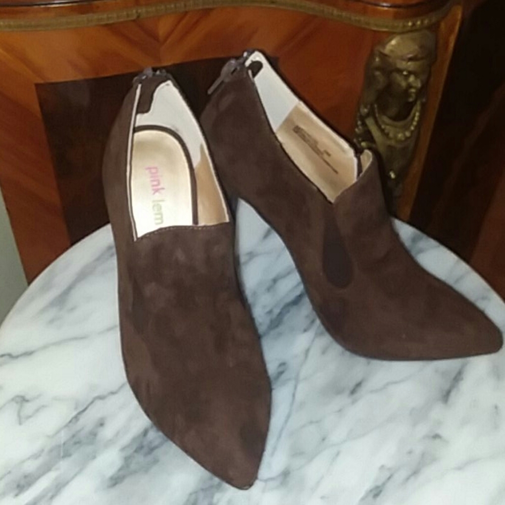 NIB 4.6 inch Chocolate Booties with rear zipper